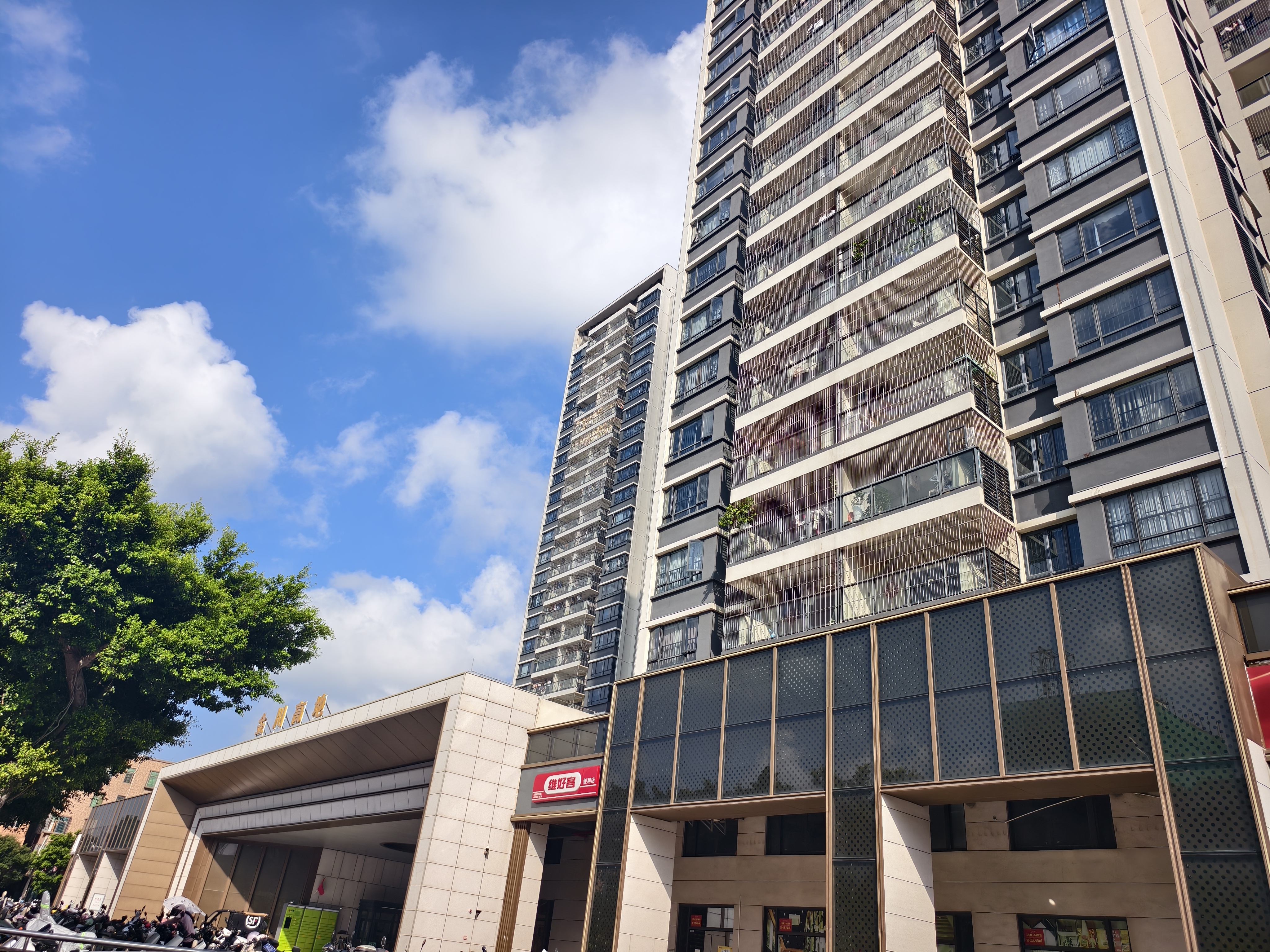 小区门口